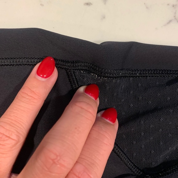 Lululemon black cropped pants size 6 - Picture 8 of 11